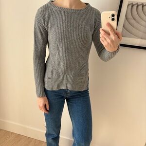 Tom’s Crewneck Pullover Gray Sweater
